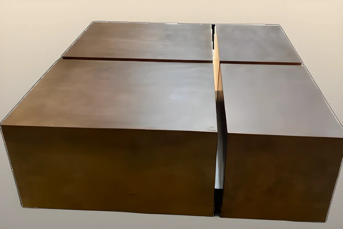Mesa de centro arquitectónica de bloques cúbicos en nogal