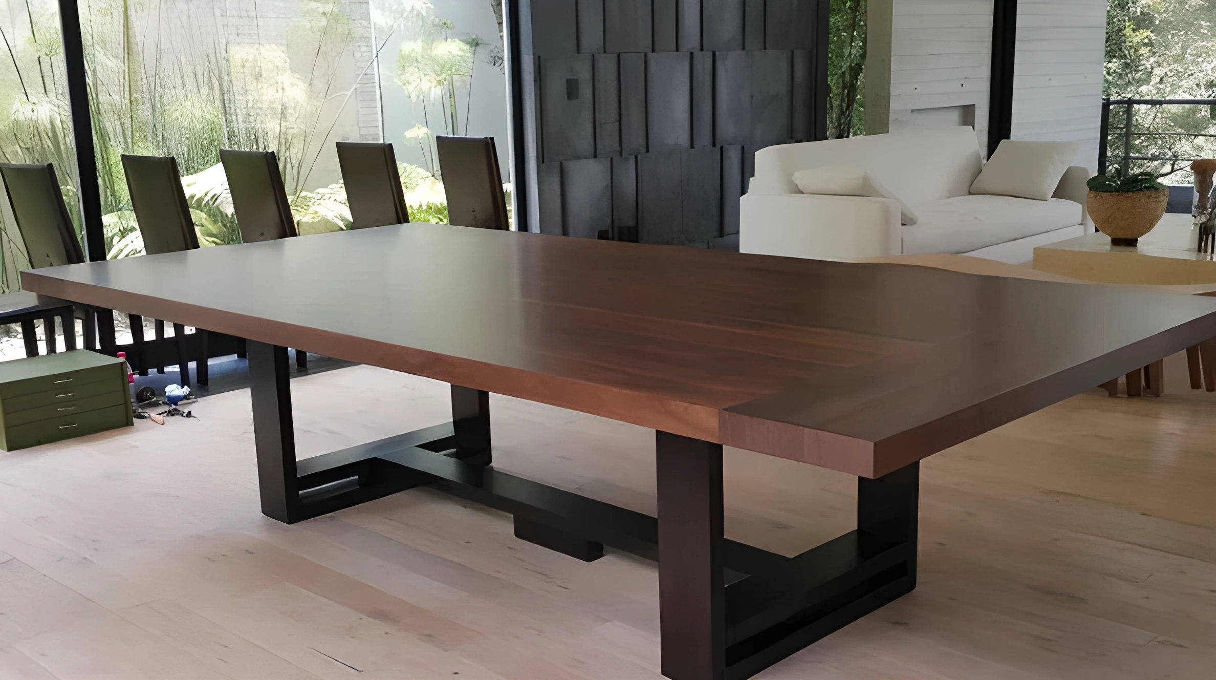 Mesa de juntas ejecutiva en nogal para hotel boutique, diseño contract CDMX