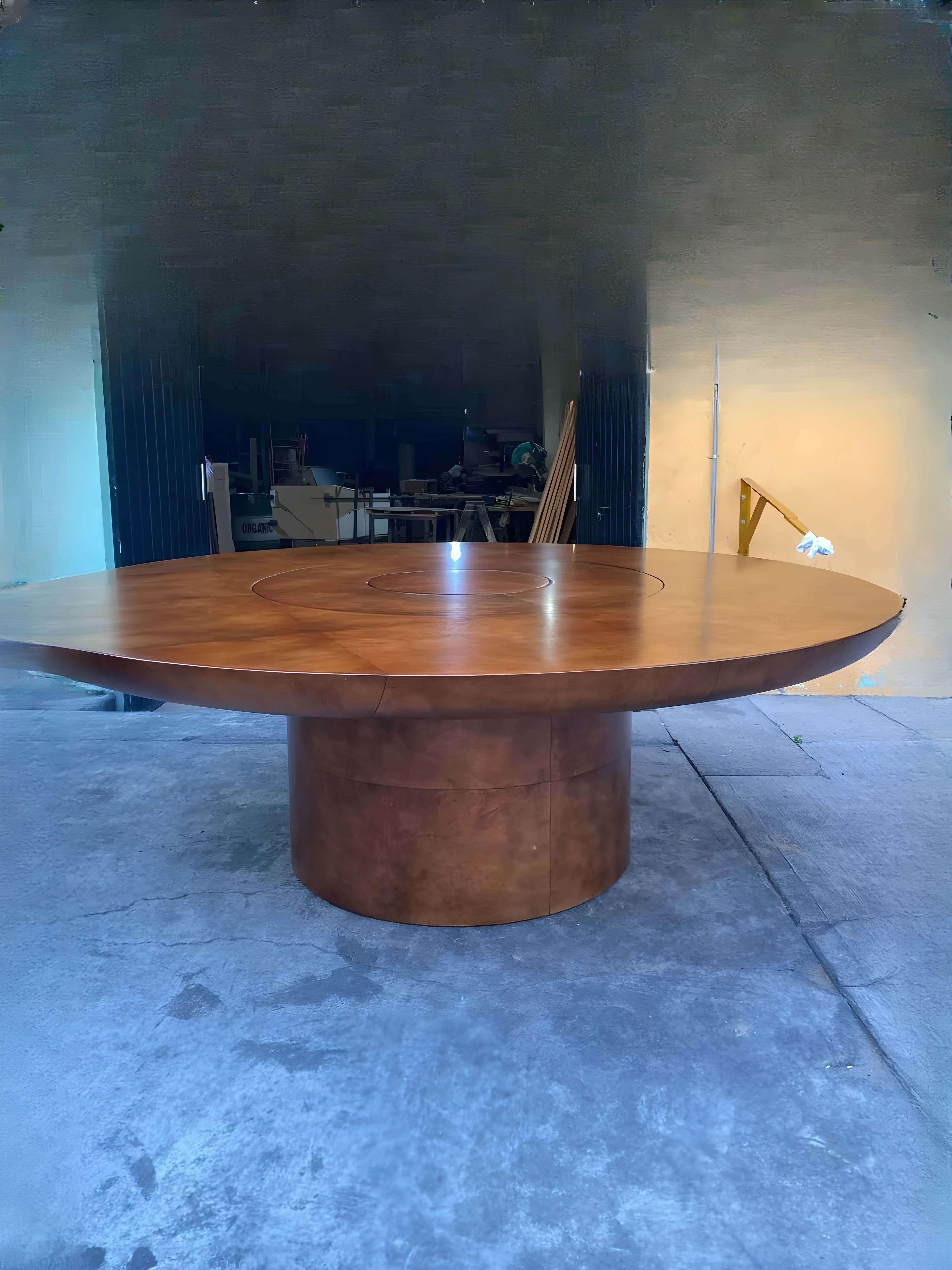 Mesa monumental para hotel boutique, diseño de autor para espacios de lujo